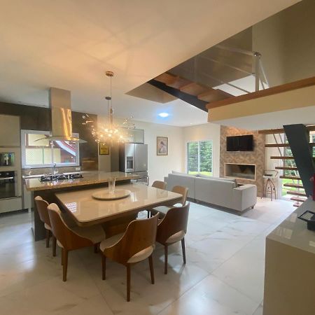 Hostyn Casa Manancial -4 Suites E Natureza Proxima Ao Capivari Кампус-ду-Жордау Экстерьер фото